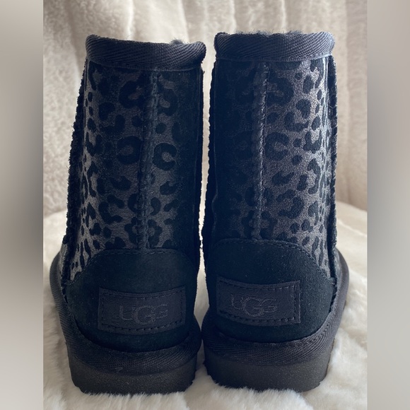 New UGG boots for kids size 7 - Picture 5 of 5